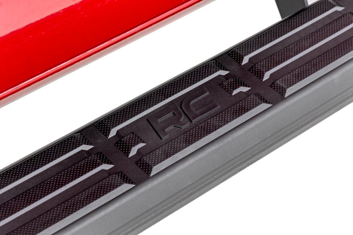 Toyota Tundra Running Boards - Rough Country - TR2 Aluminum - Black - 4WD - '22-'26